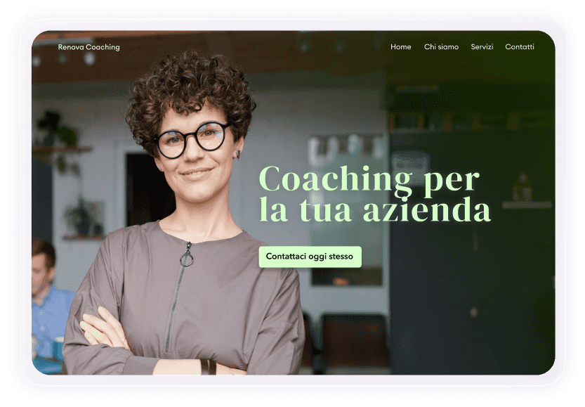 Sito di coaching con una donna sorridente che guarda verso la fotocamera, il testo dice "Coaching for your business".